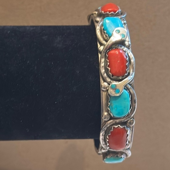Vintage Navaho beautiful Effie C Zuni Coral and Turquoise Silver bracelet signed - Picture 1 of 11